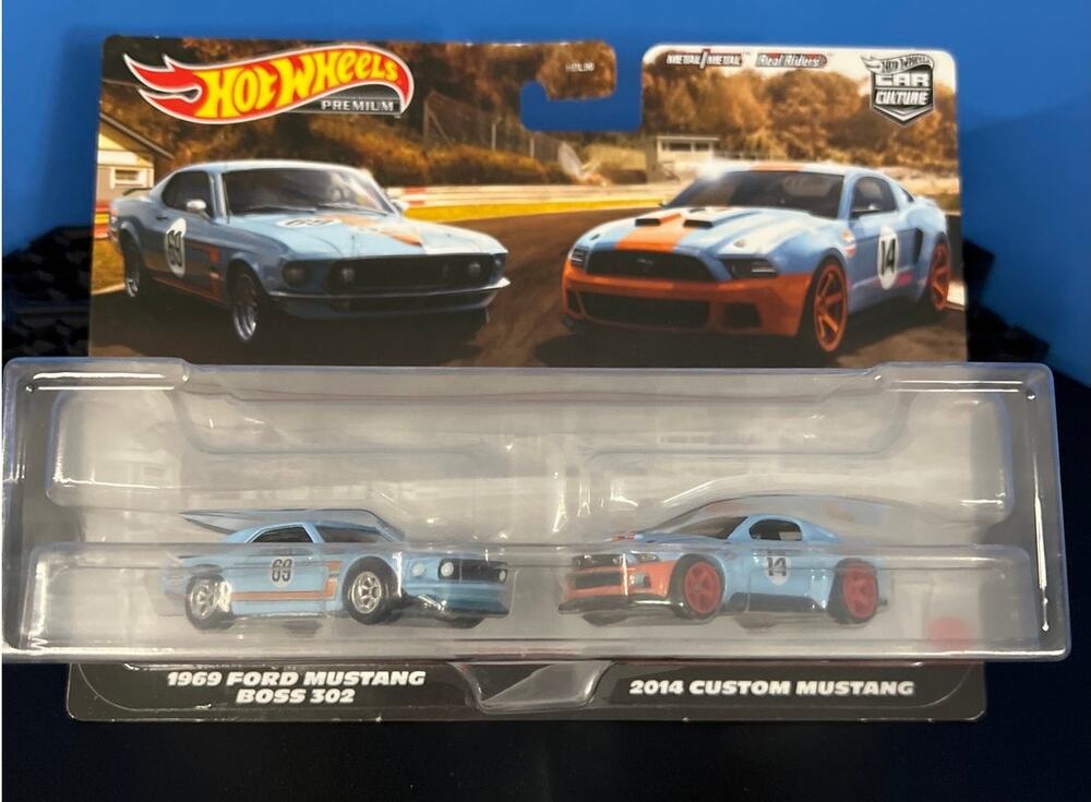 Hot Wheels 1969 Ford Mustang Boss 302 & 2014 Custom Mustang Premium 2 Pack 1:64